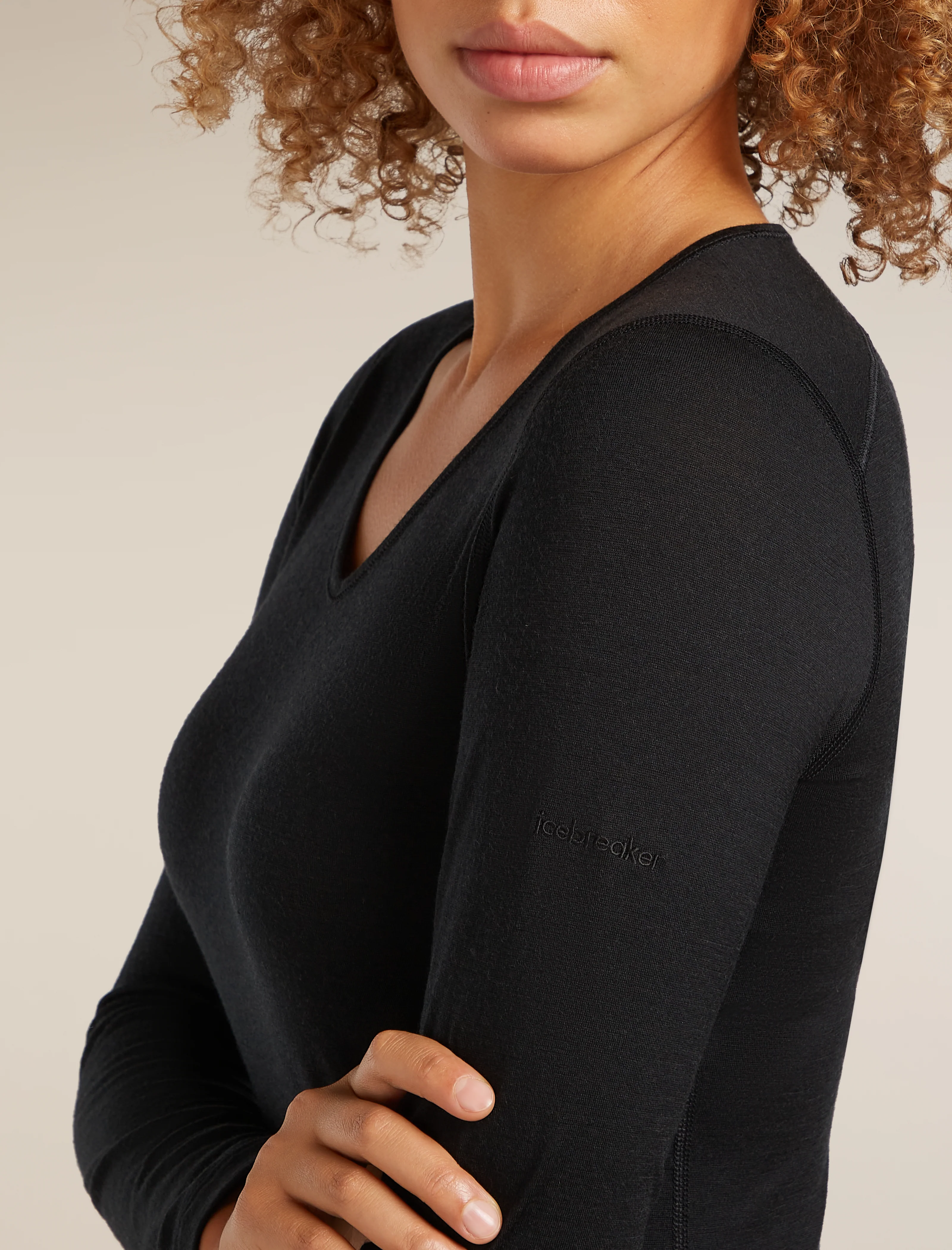 Women's Merino 200 Oasis Long Sleeve V Neck Thermal Top - Image 8