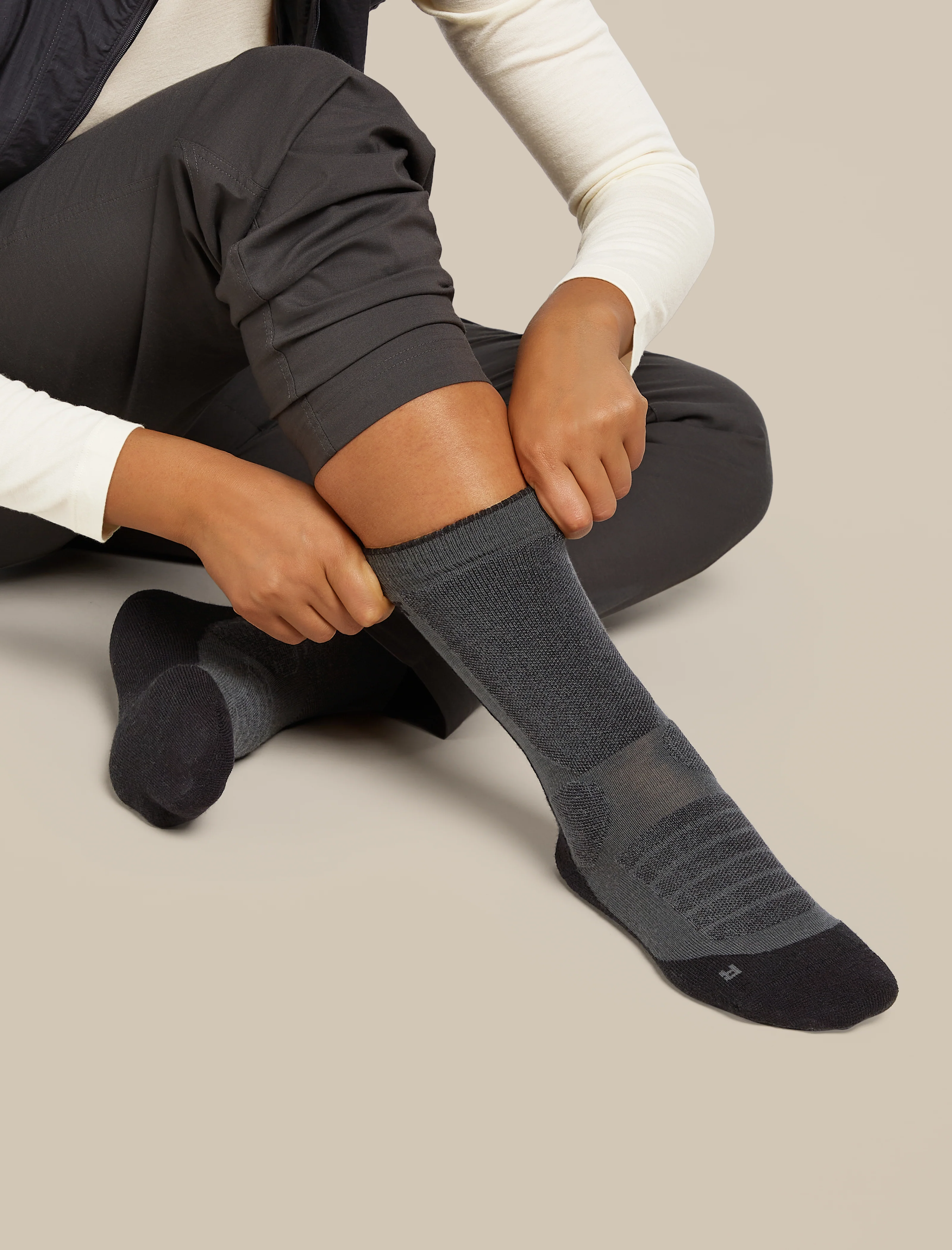 Women's Merino Hike+ Heavy Crew Socks - Image 2