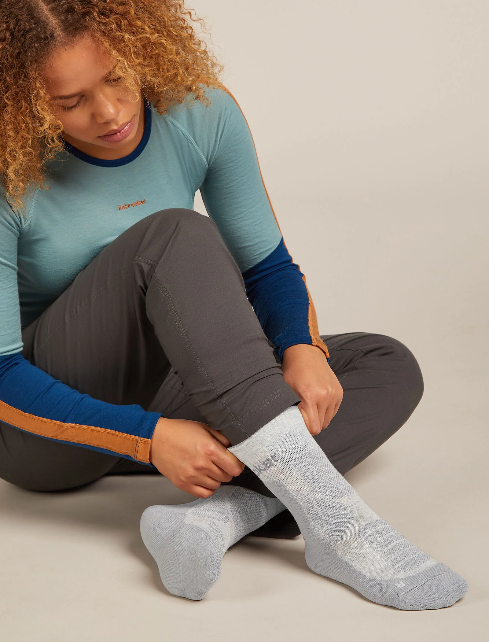 Women's Merino Hike+ Heavy Crew Socks - Image 2