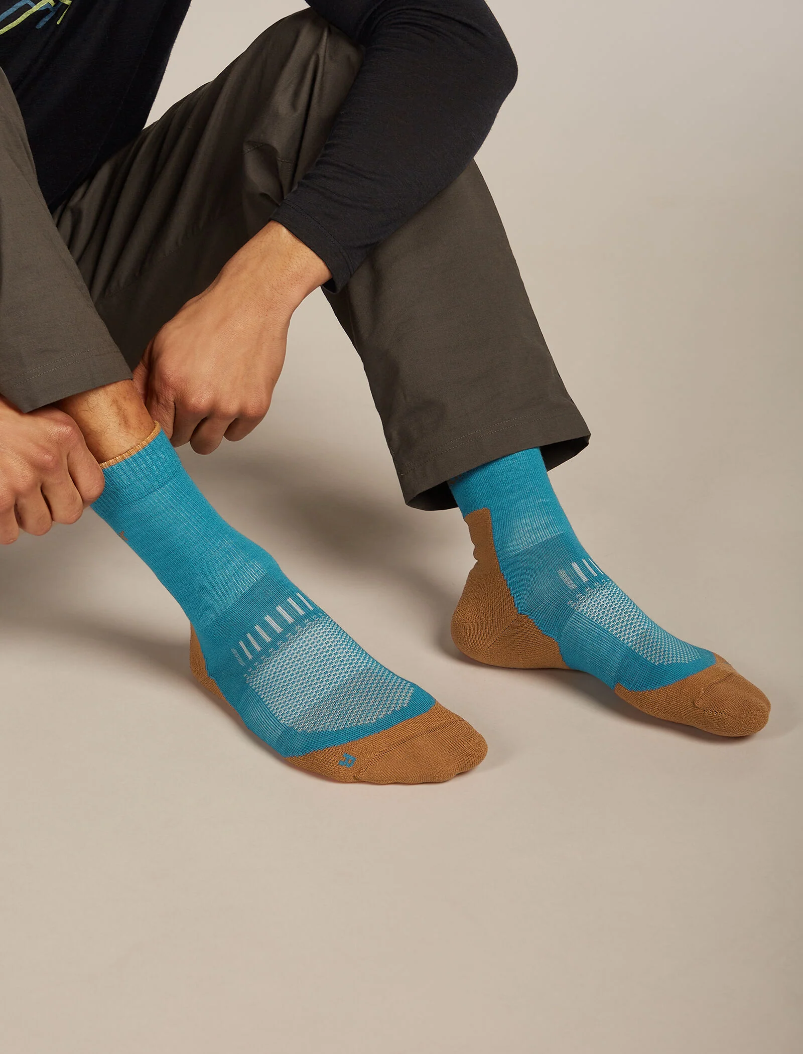 Men's Merino Hike+ Light Crew Socks - Image 2
