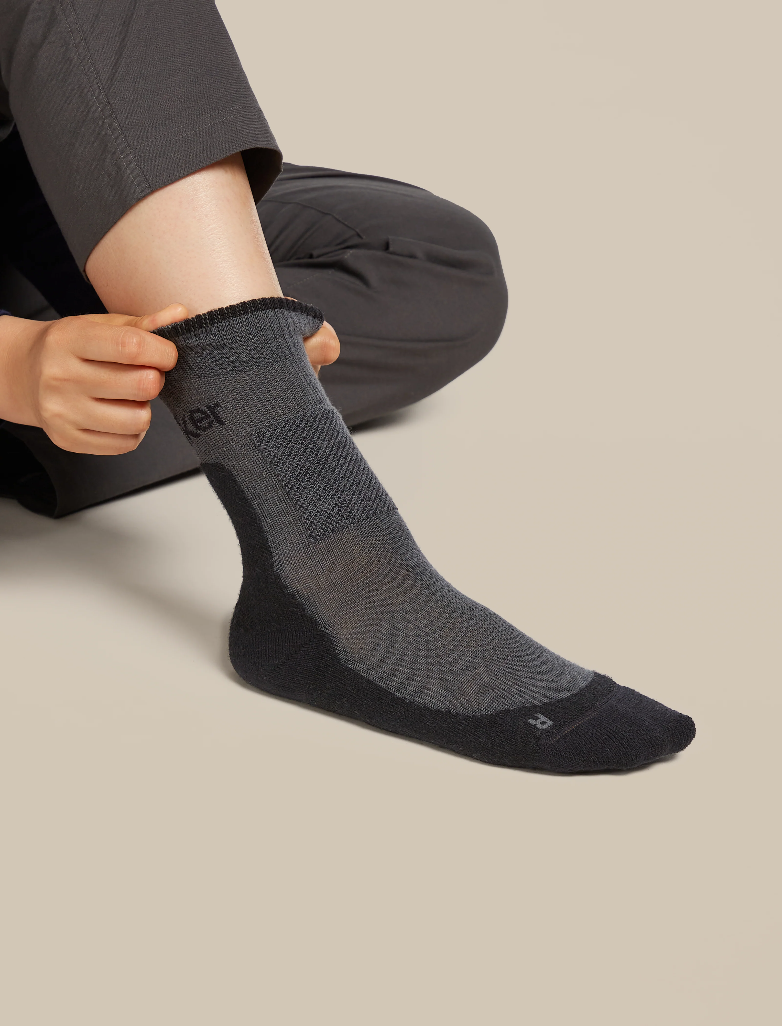 Women's Merino Hike+ Medium Crew Socks - Image 2
