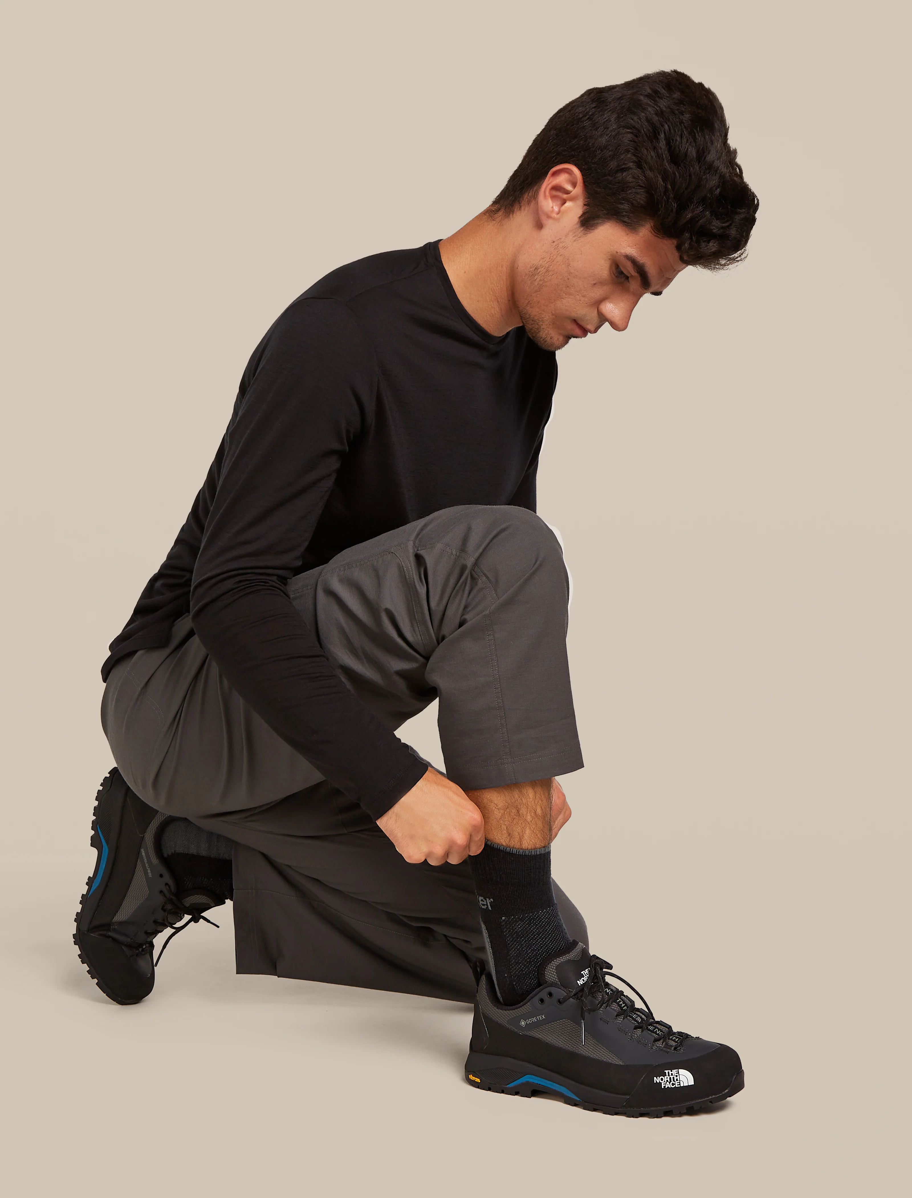 Men's Merino Hike+ Medium Crew Socks - Image 3