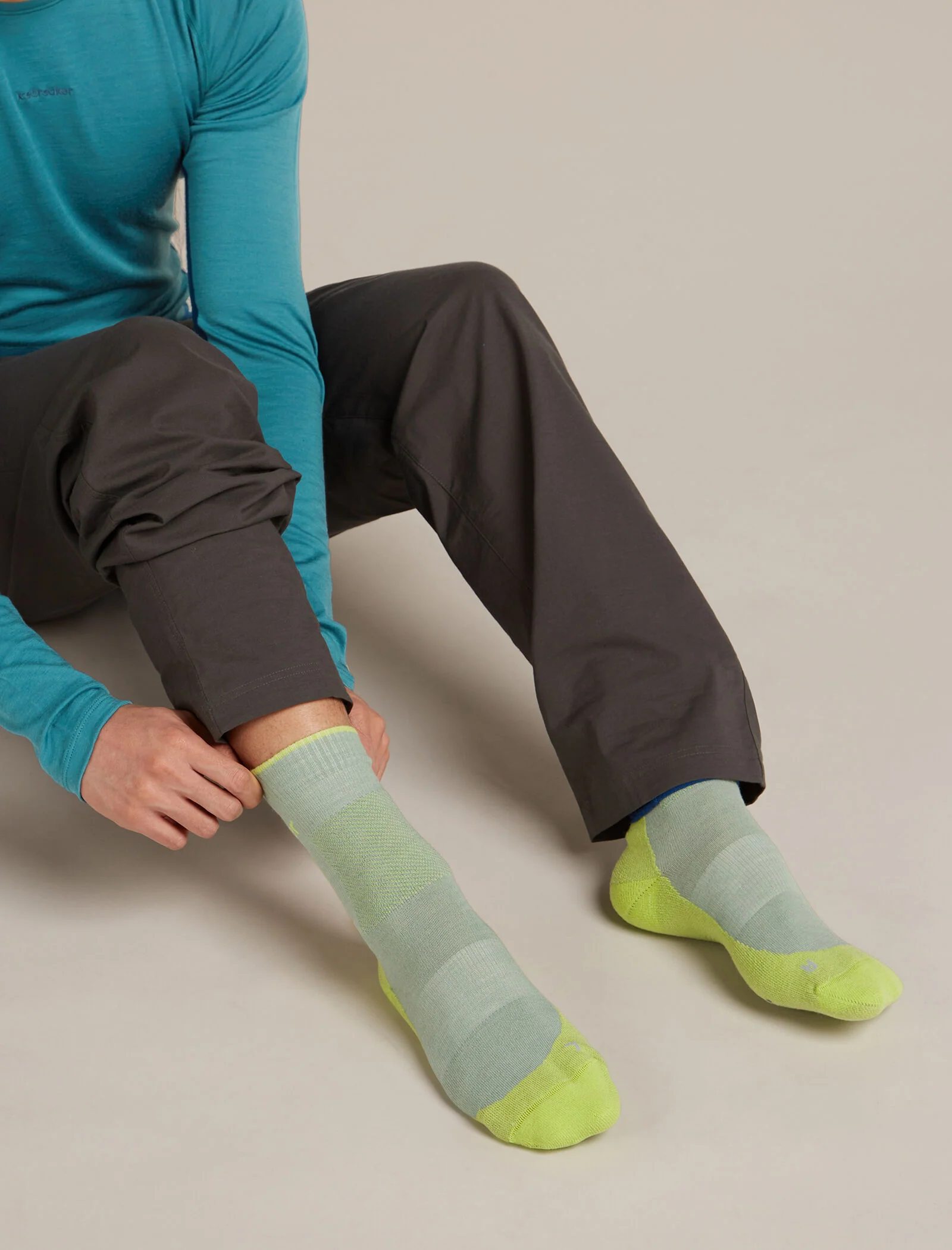 Men's Merino Hike+ Medium Crew Socks - Image 2