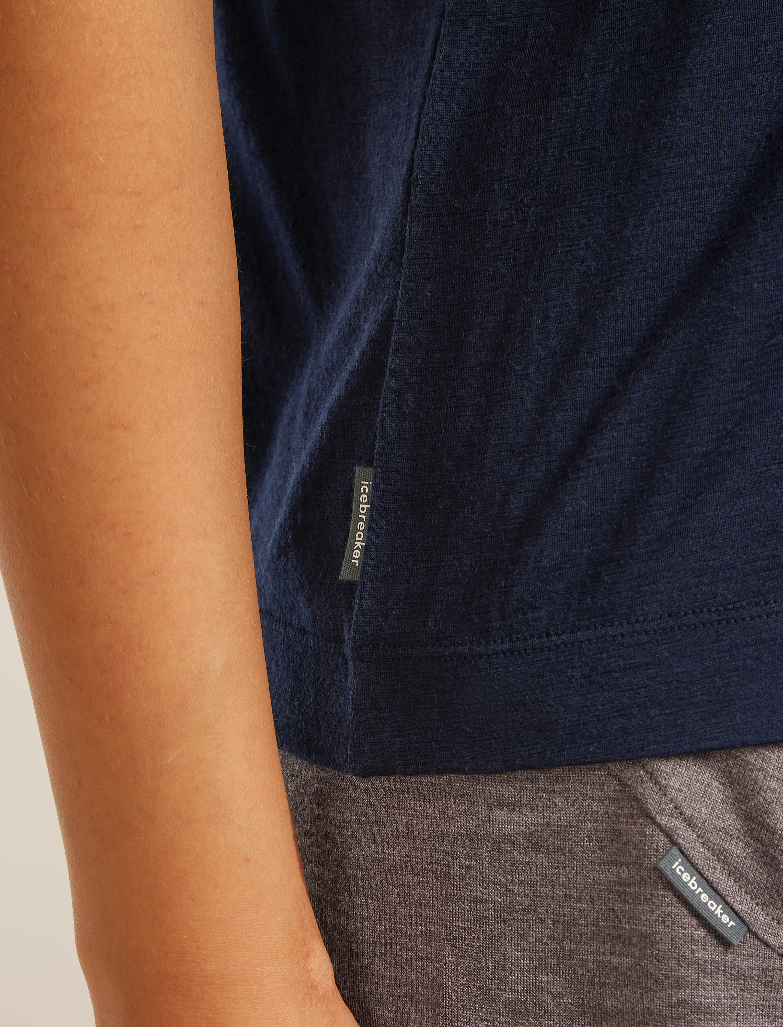 Women's Merino 150 Tech Lite Short Sleeve Relaxed V Neck Tee - Image 9