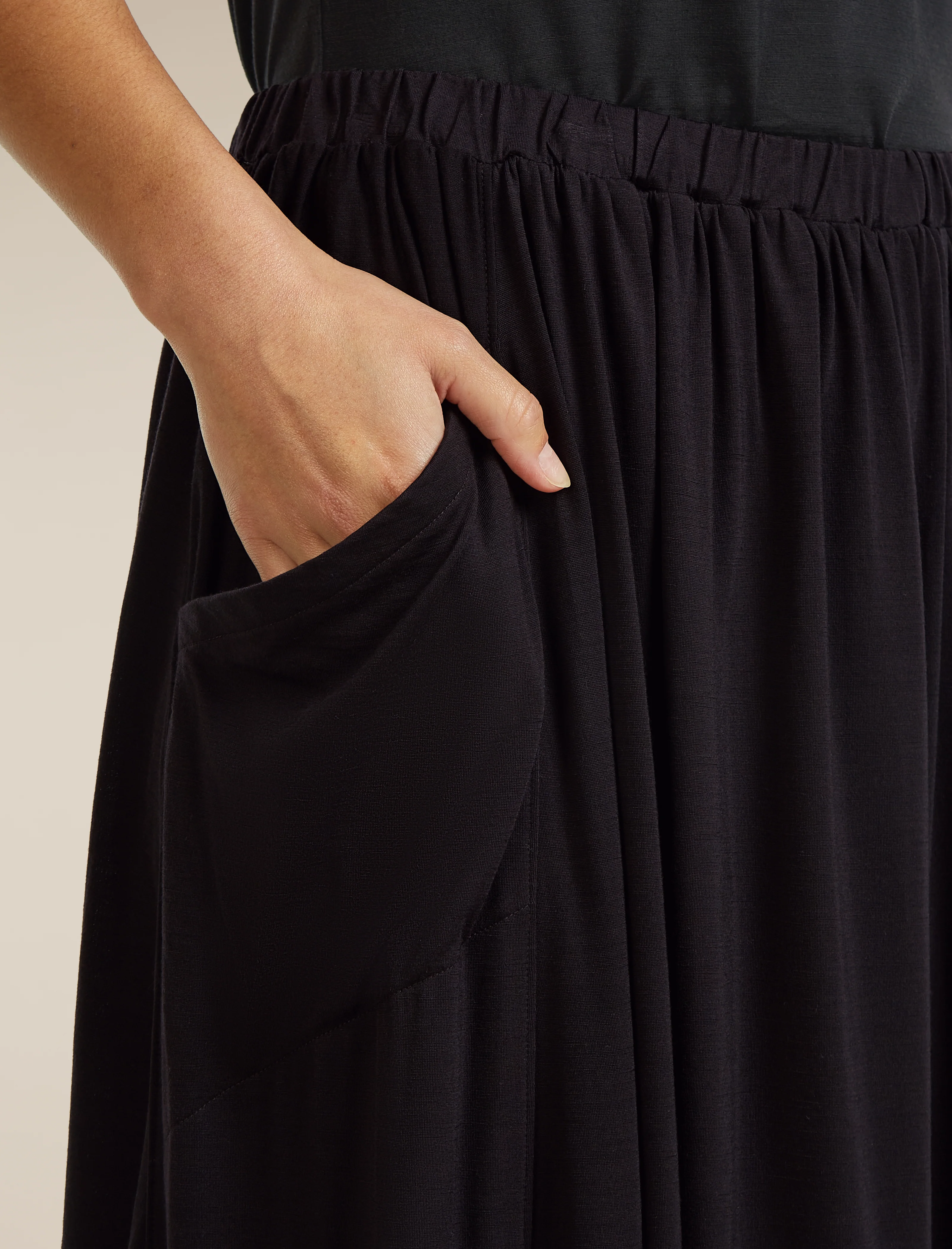 Women's Merino Blend 125 Cool-Lite™ Skirt - Image 14